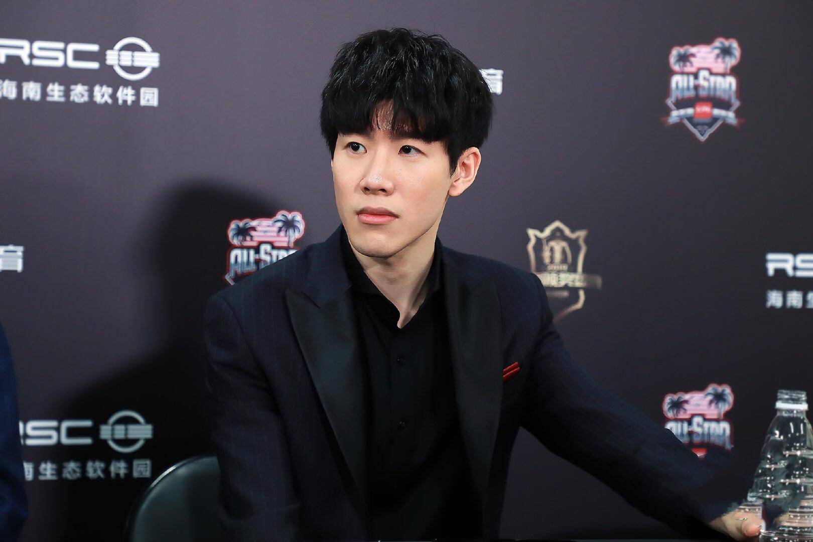 防守配合不 防守配合不