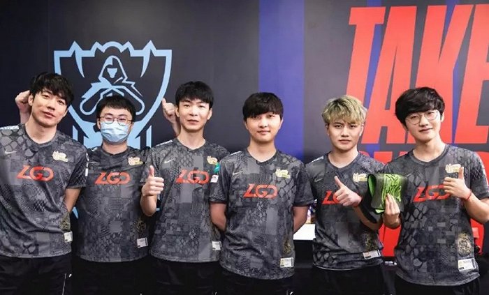 与赛事官方 与赛事官方