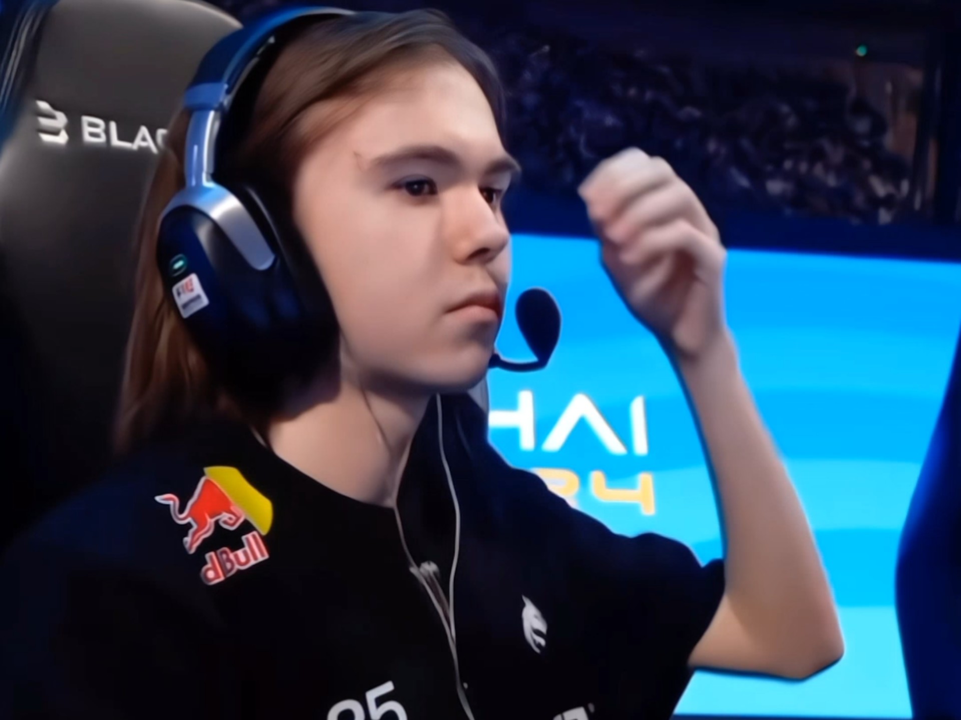 连播51年!太阳传奇播音员麦考伊离世 享年91岁.