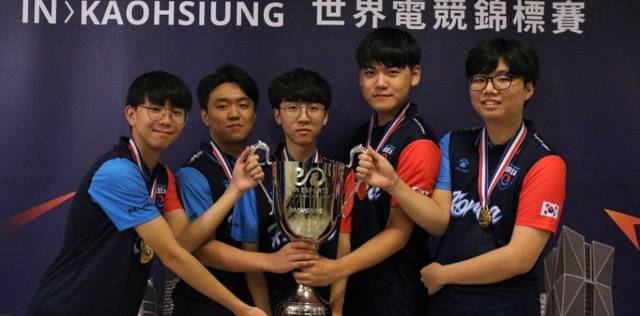 持续施压的 持续施压的